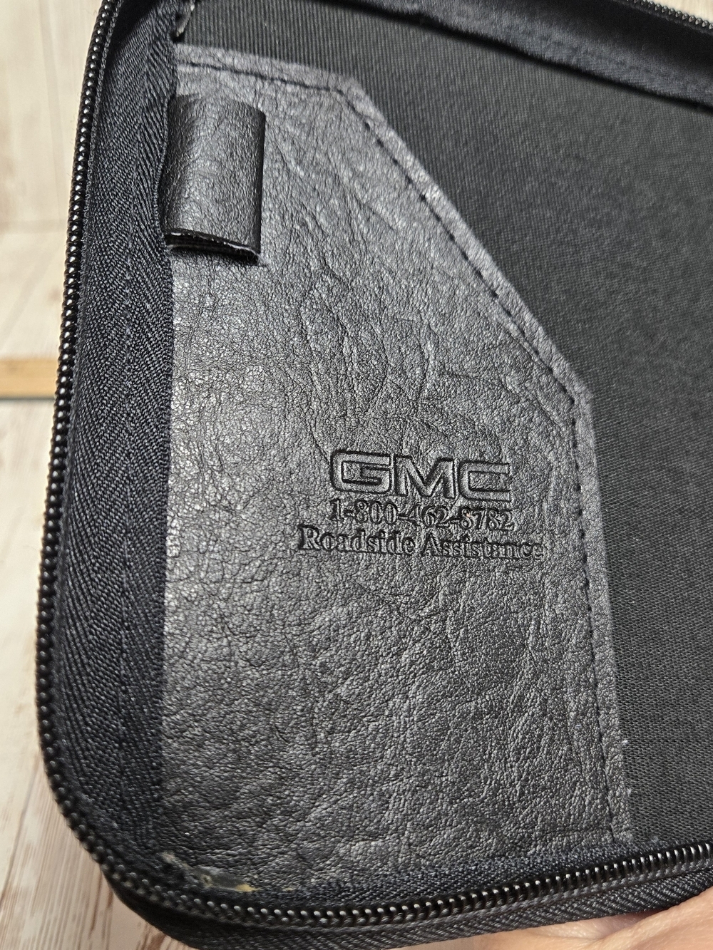 GMC CD Holder Case Zippered 12 Disc Organizer Black Faux Leather - Picture 8 of 12